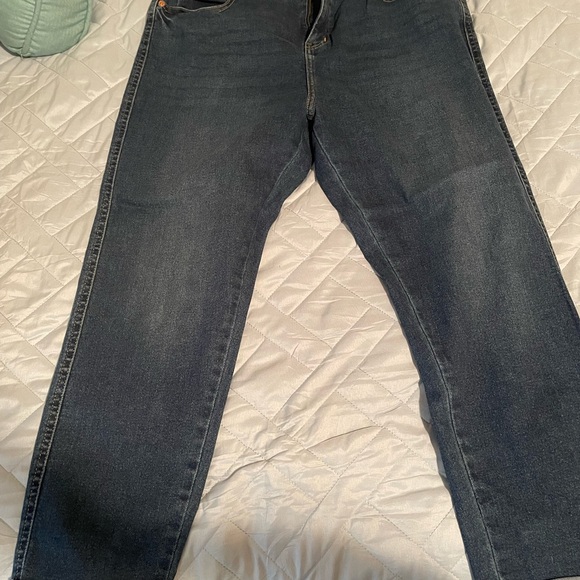 Levi Strauss womans jeans size 14 - Picture 2 of 3